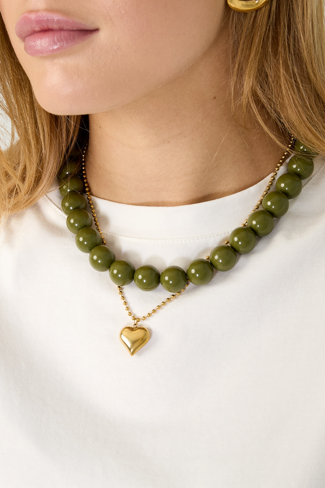 Necklace with large beads