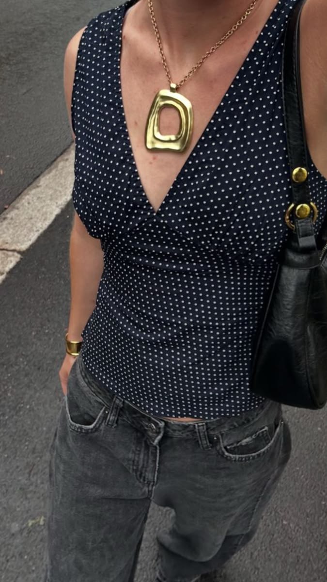 ★ The Noir Top